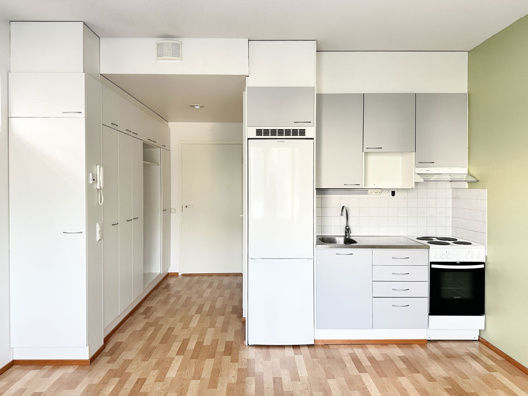 Studio, Lahti, Asemantausta