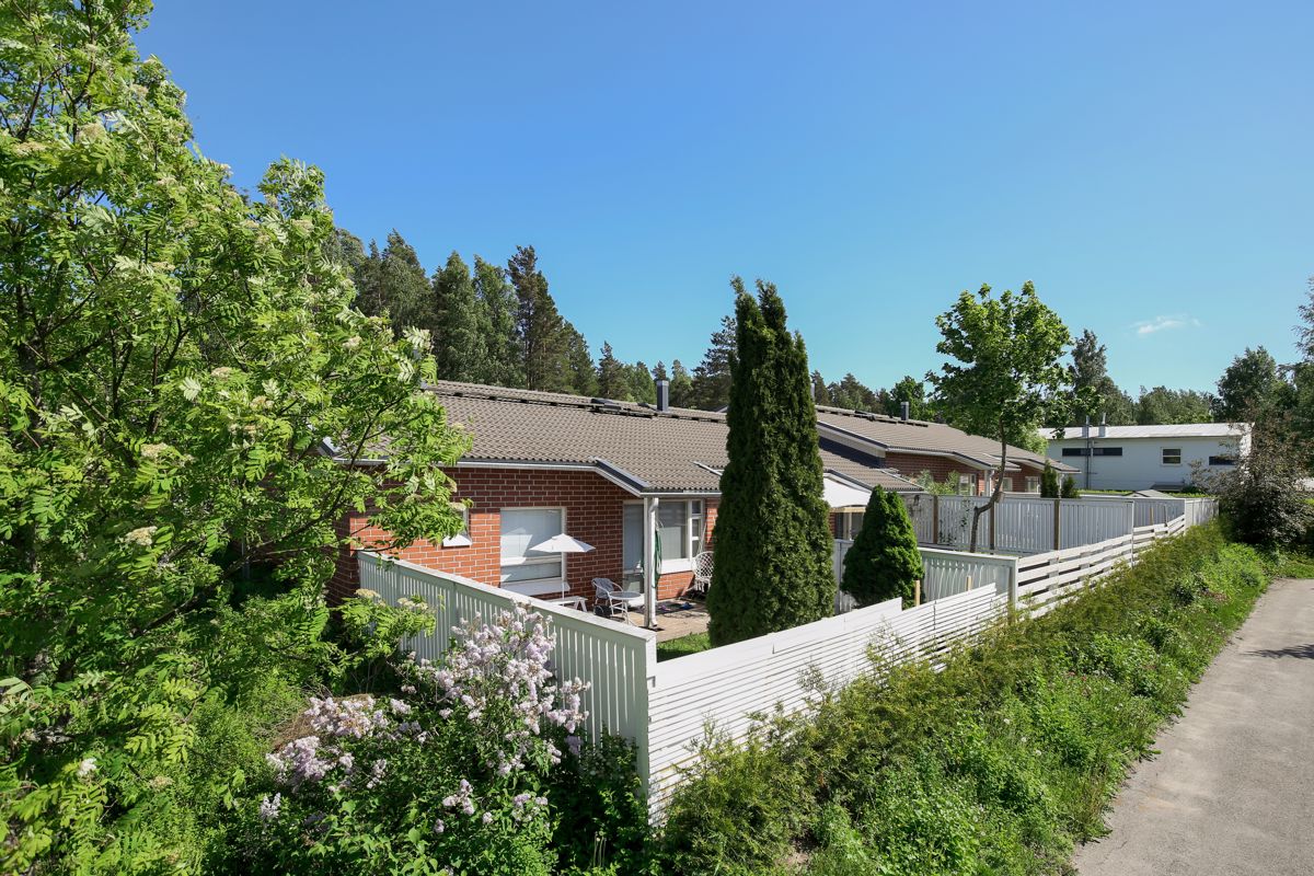 Neliö, Vantaa, Länsimäki